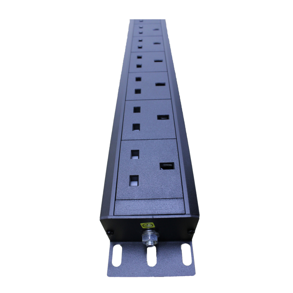 CentRacks 12 Gang 13A PDU with 32A DP MCB 2.png